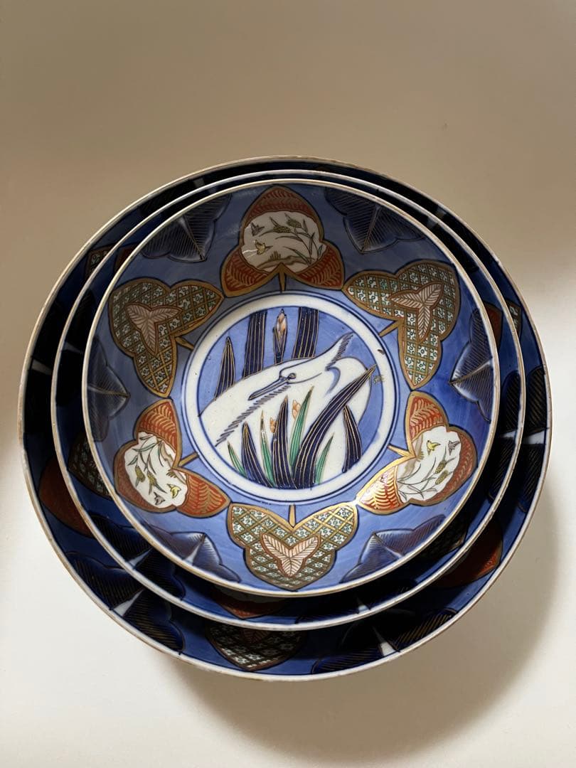 骨董　器　古伊万里　澤瀉屋窓絵七宝紋鷺図大中小三つ揃え　鉢　蔵出し　工芸品　食器