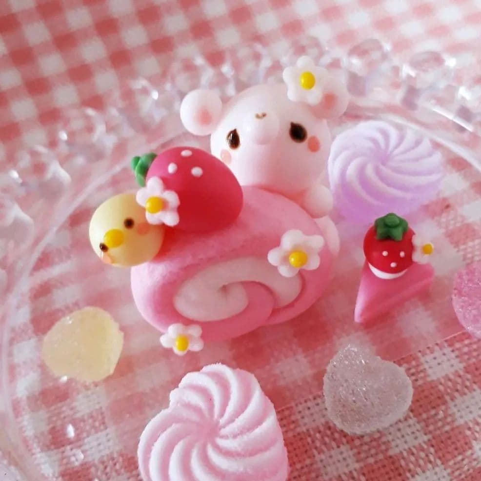 ロールケーキ♥️ピンクくま&小さな苺ショートケーキ