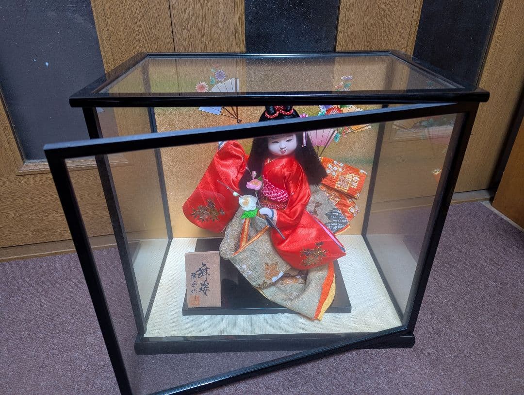弥生人形　ひな祭り　未使用品　赤と金の着物