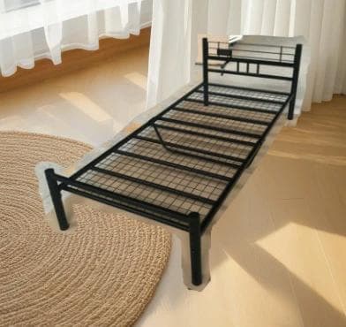 新品、未使用 在庫一掃　ブラック シングルベッドフレーム 2口コンセント付き