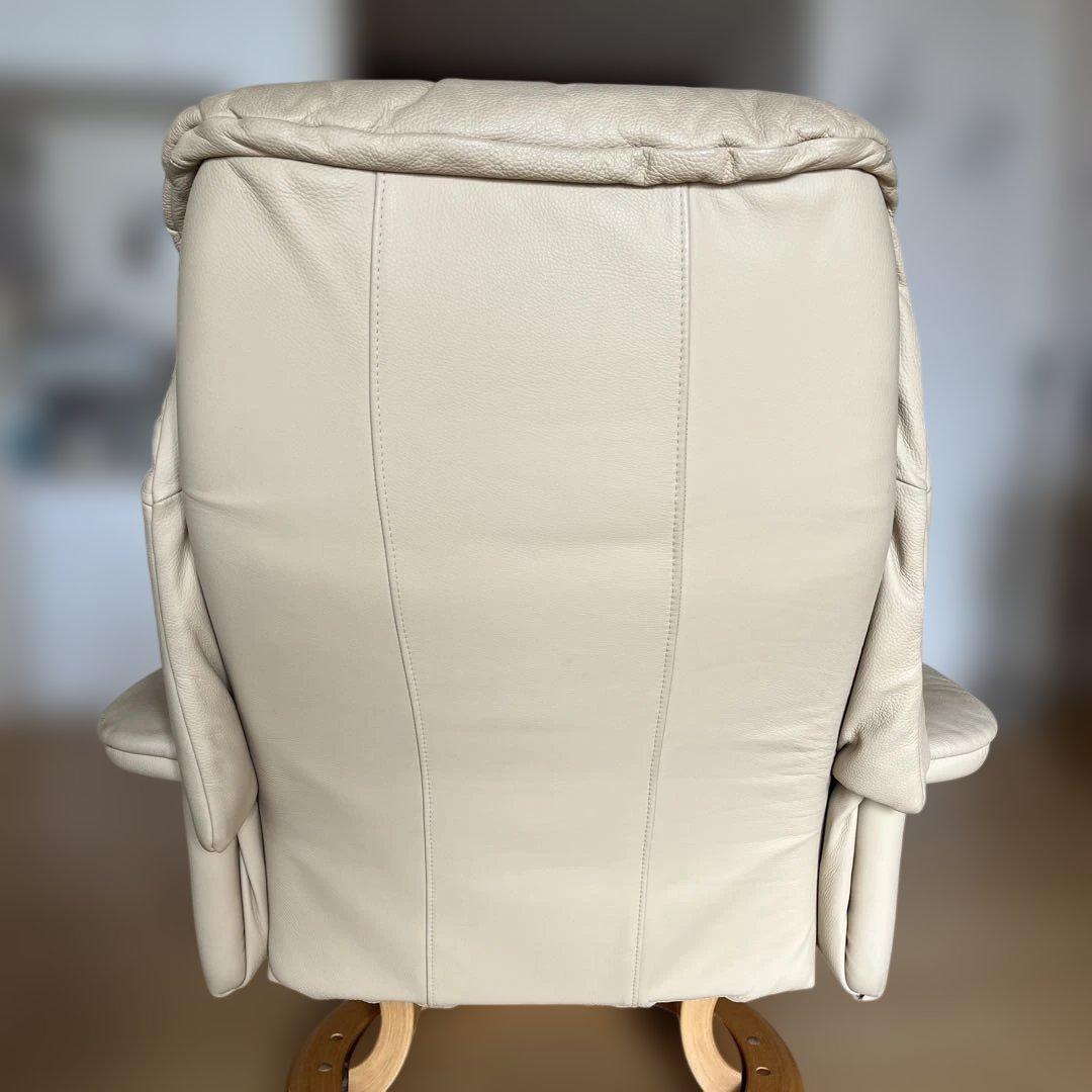 シモンズ　ベージュ レザー リクライニングチェア