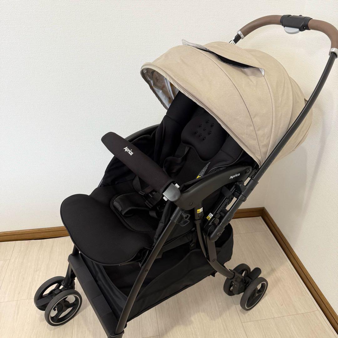 【極美品】アップリカ ラクーナクッションAG ベビーカー