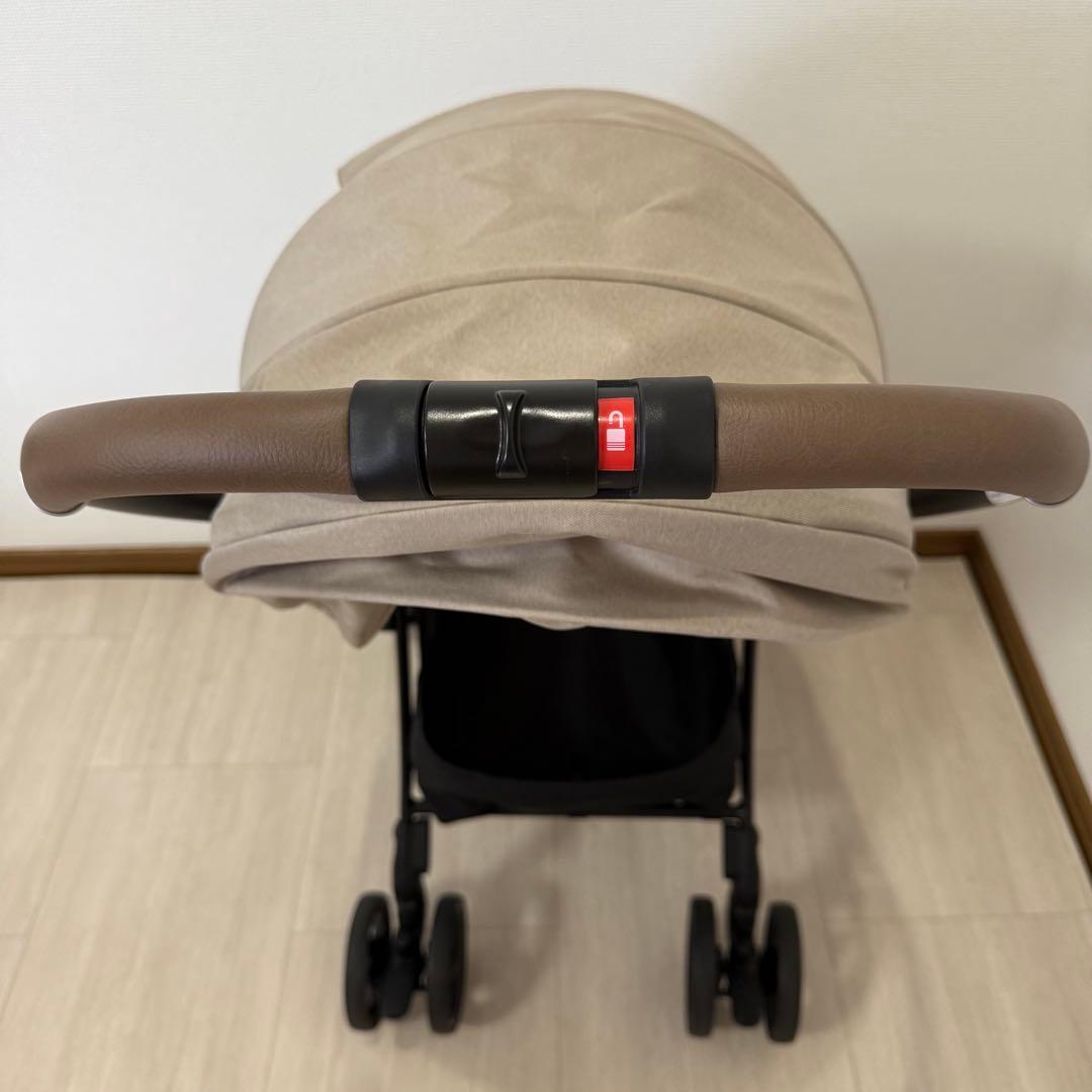 【極美品】アップリカ ラクーナクッションAG ベビーカー