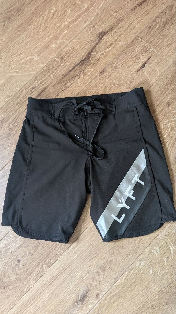 LYFT ブラック ボードショーツ XS