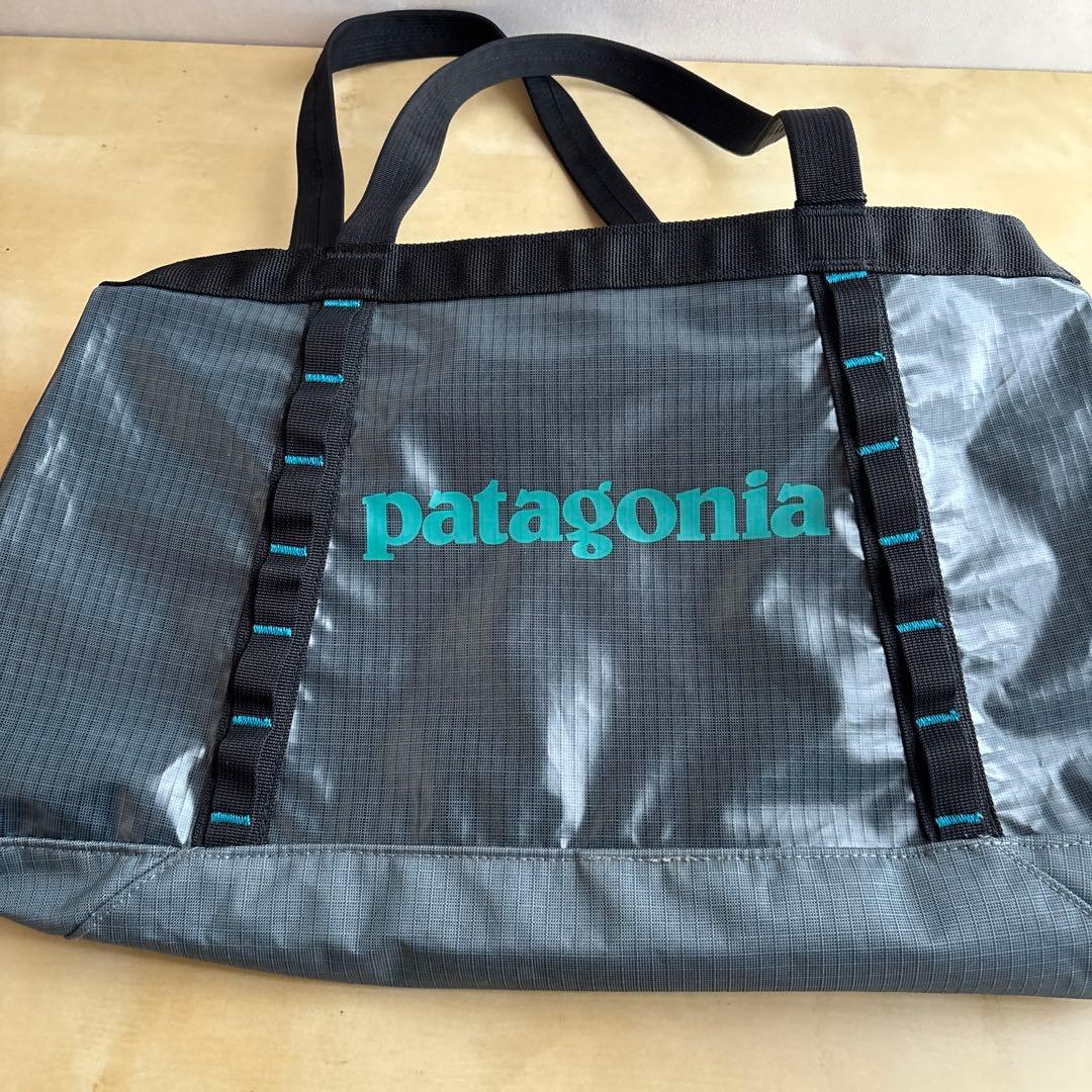B331新品Patagonia ブラックホールトート 25L トートバッグ大容量