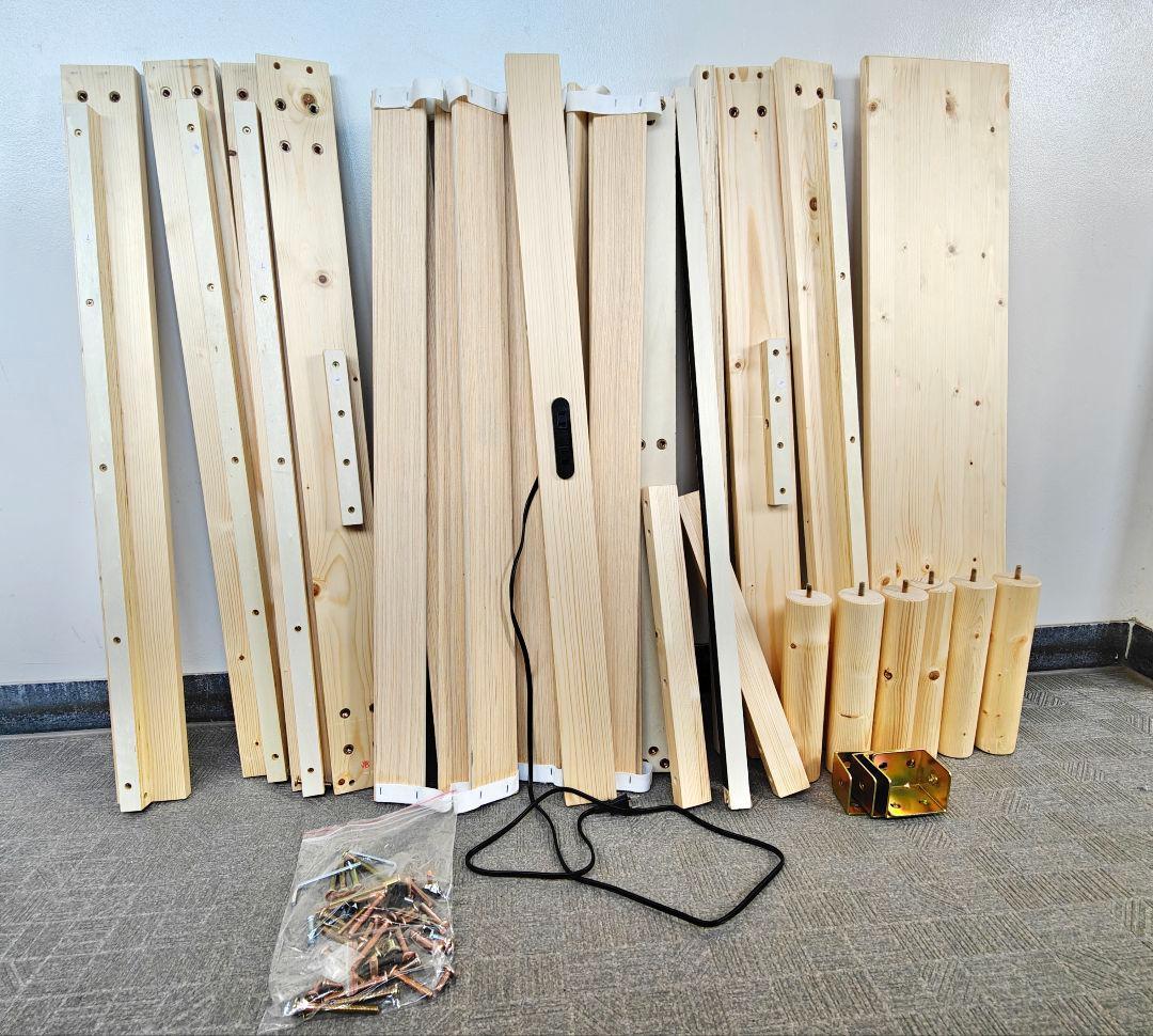 【美品】タンスのゲン シングル　ベッドフレーム　宮付き　2口コンセント　天然木