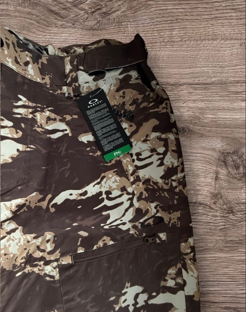 新品 Oakley カモフラ スノーボードウェア L