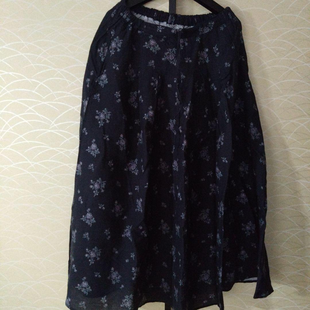 専用です‼️ネストローブ　ヴェリテクールフラワープリントスカート