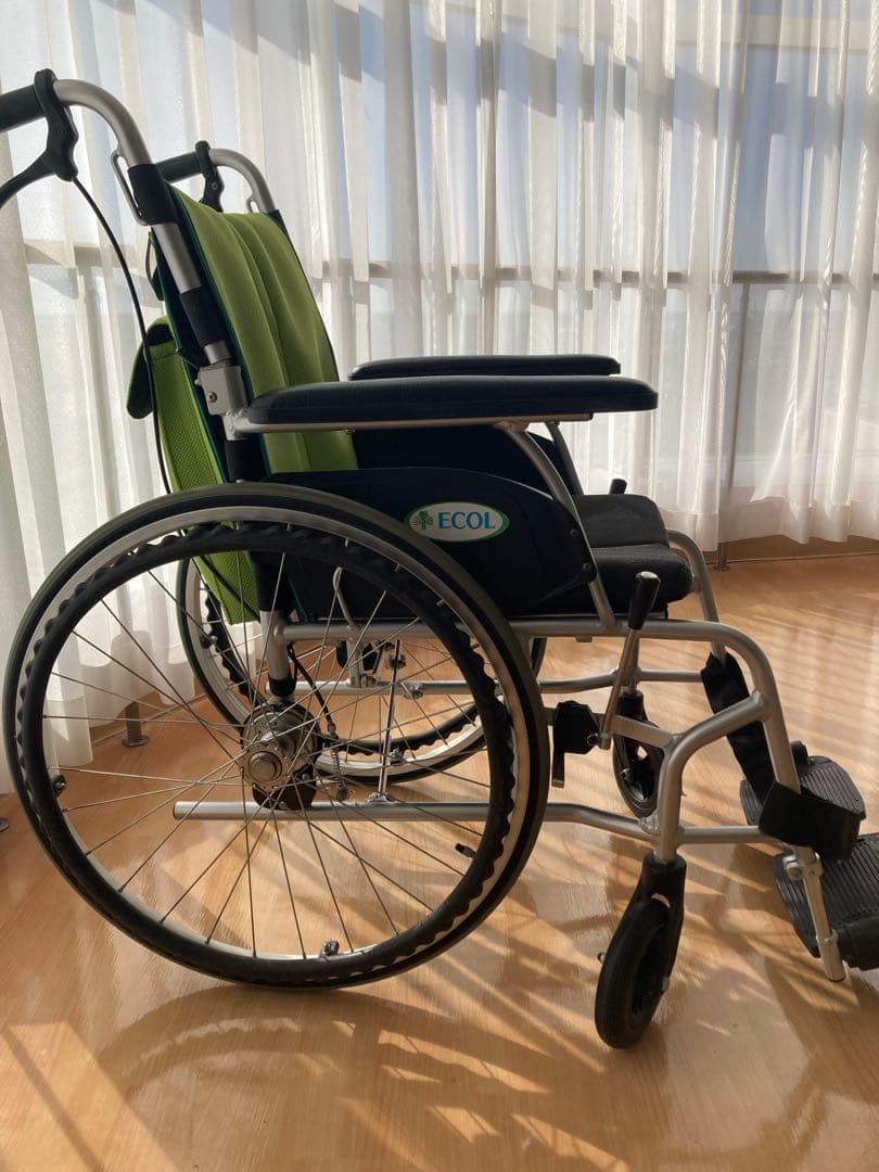 日進医療機器　エコールチェアライト　自走用車椅子