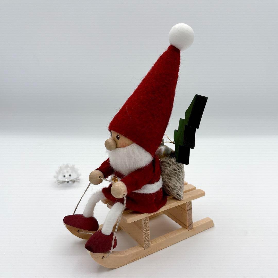 Nordika nisse 2024 高島屋　ツリーとオーナメントを運ぶサンタ