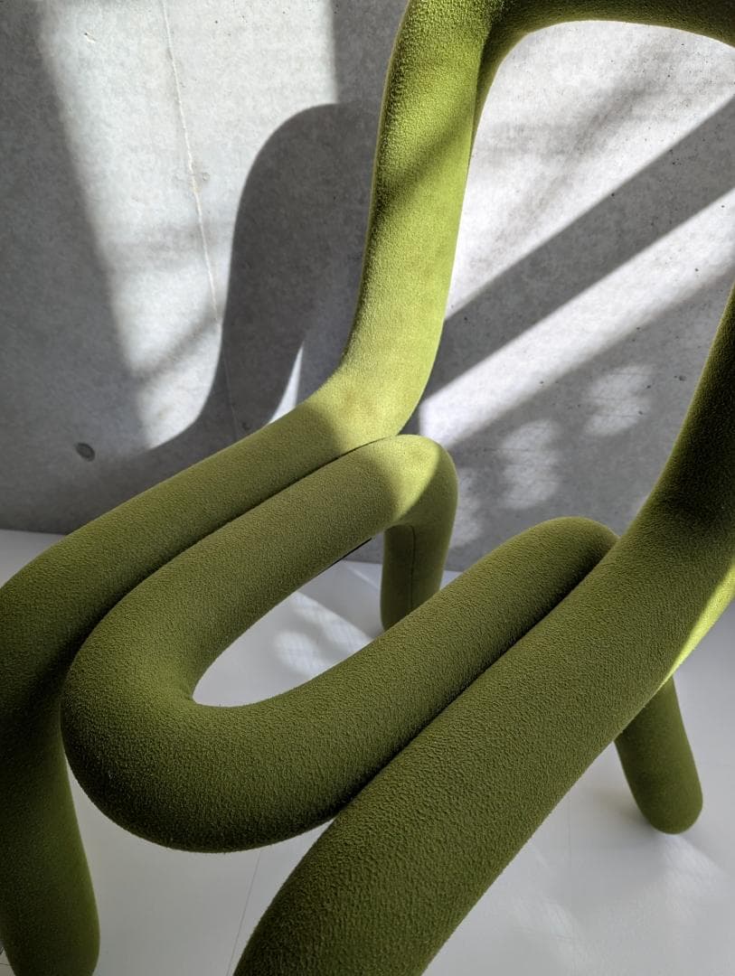 マスタッシュ ボールド デザイナー チェア リプロダクト　Bold Chair