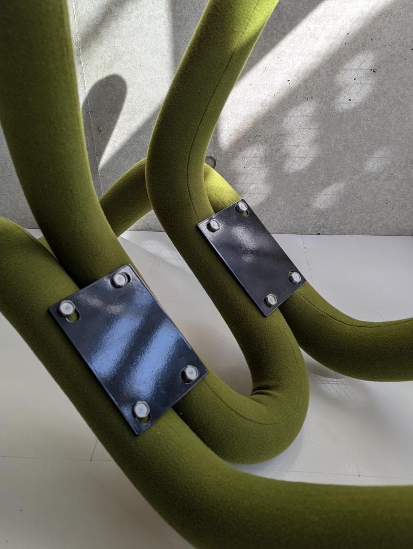 マスタッシュ ボールド デザイナー チェア リプロダクト　Bold Chair