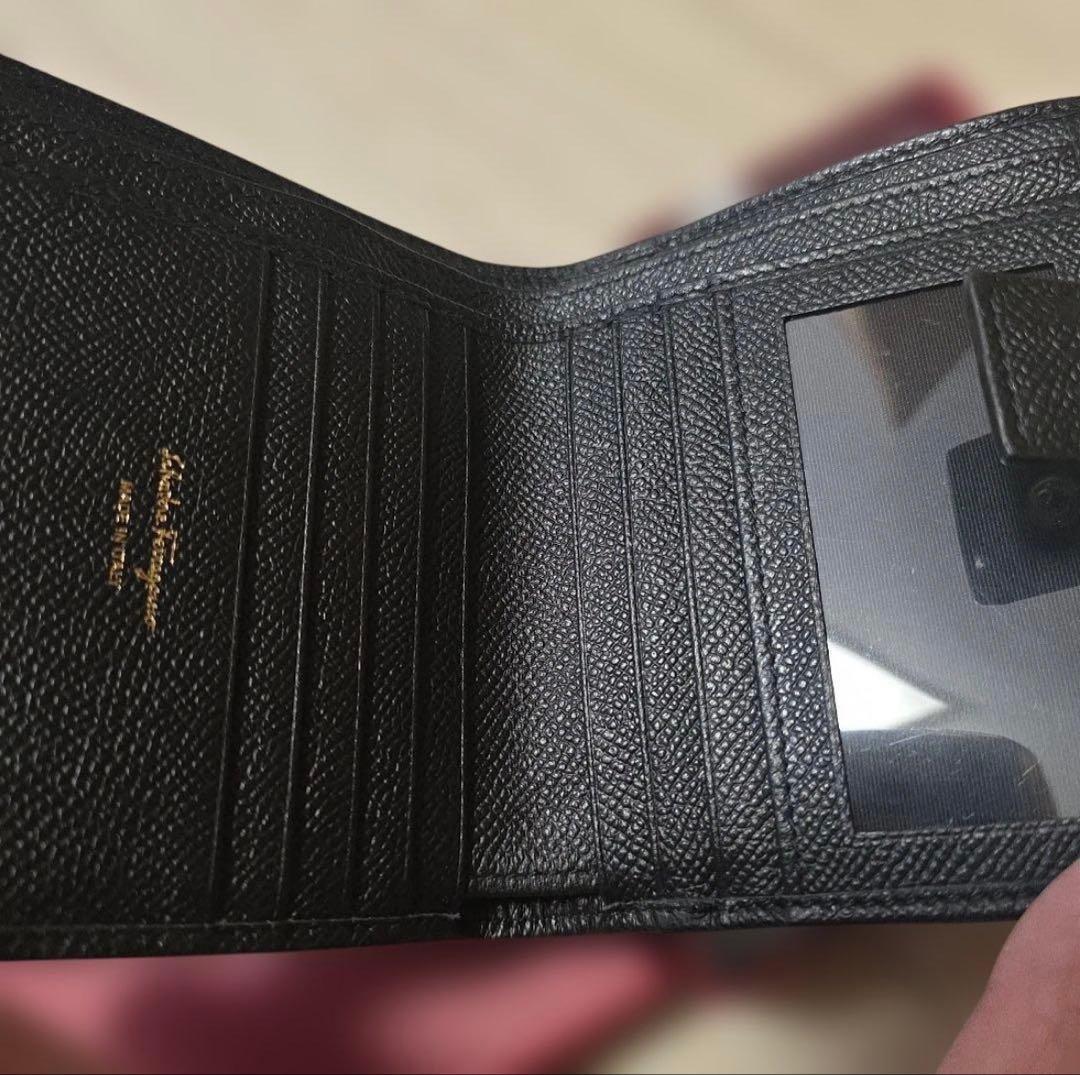 Salvatore Ferragamo ブラック 二つ折り財布　新品