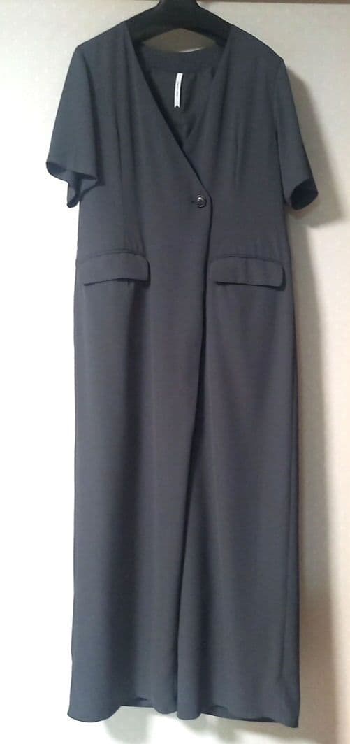 新品タグ定価19800円Dignite collier グレー オールインワン