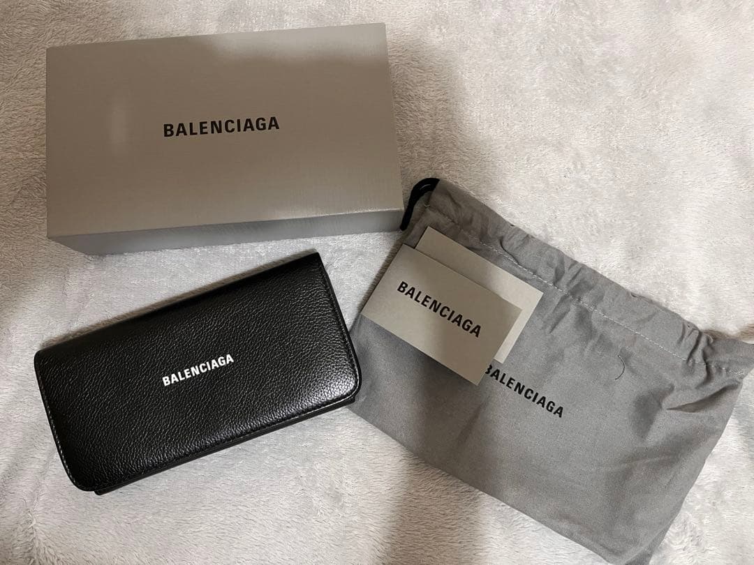 BALENCIAGA ブラック レザー 二つ折り財布 シンプル 箱・袋付き
