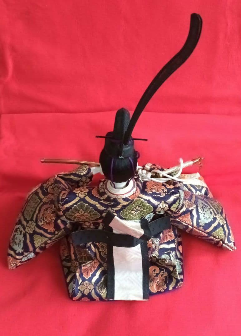 高級工芸品 伝統的な雛人形 紫と金 和装 2 体セット