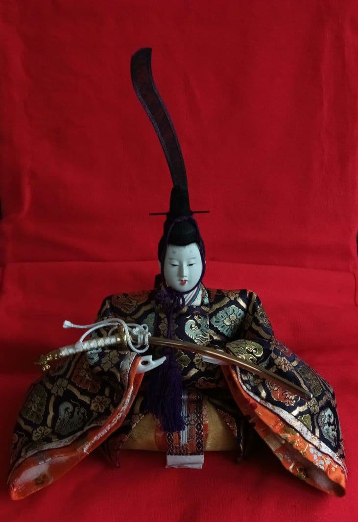 高級工芸品 伝統的な雛人形 紫と金 和装 2 体セット