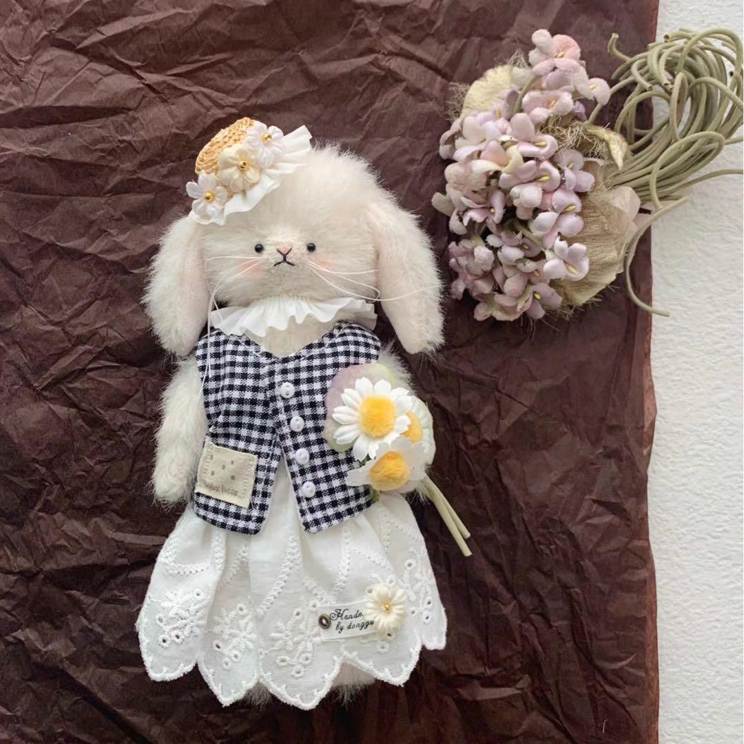 花帽子の垂れ耳うさぎ アーティストベア 海外作家様 ハンドメイド ぬいぐるみ
