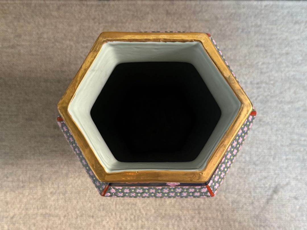 中国　大清乾隆年製銘　黒地粉彩龍鳳紋角瓶　左　高さ47.0cm 送料込み0106