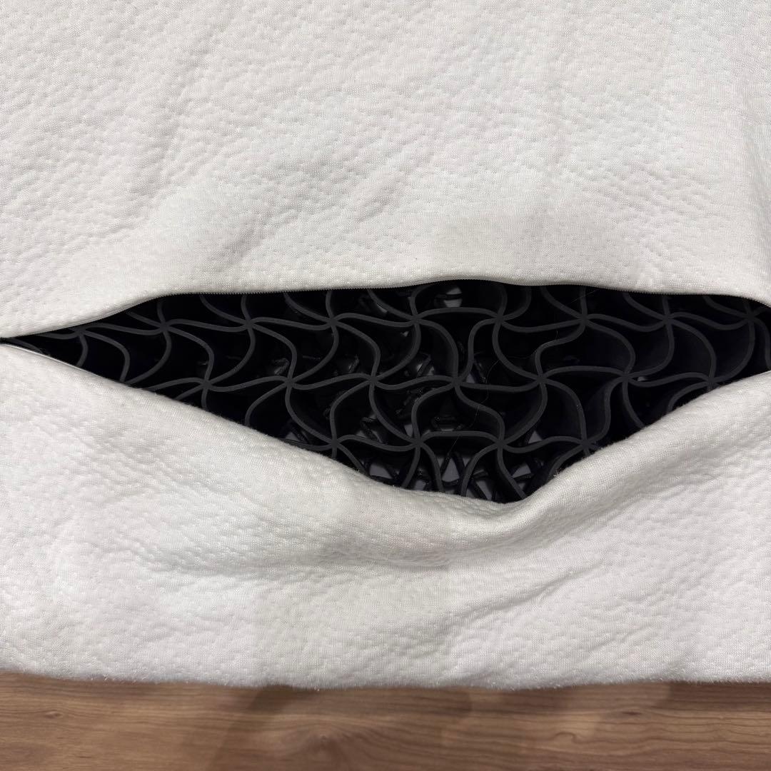 ヒツジのいらない枕　至極　通気性メッシュ枕 グレー・ホワイト