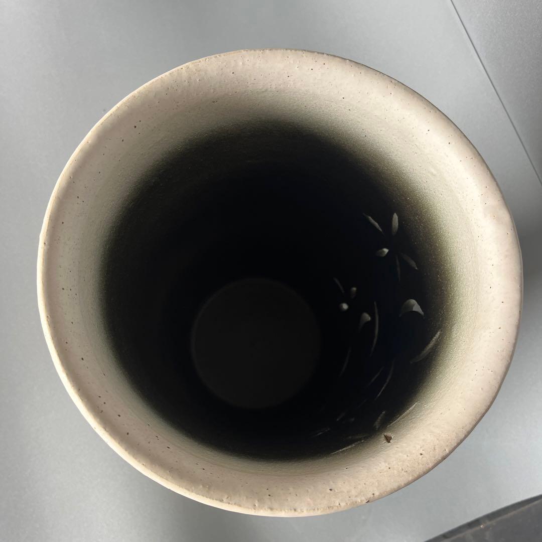 信楽焼傘立て  口広草花彫 高さ42cm