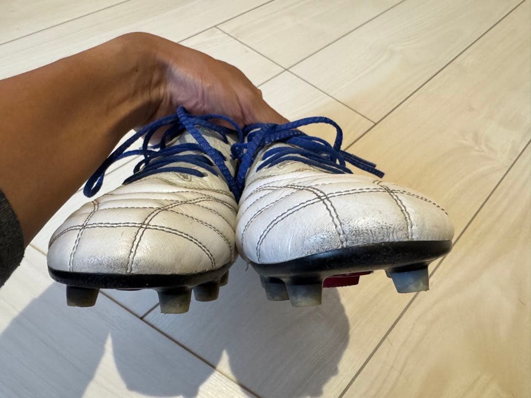 サッカースパイク　モレリアネオ4β