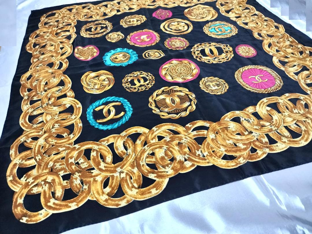 CHANEL ゴールドチェーンデザイン スカーフ