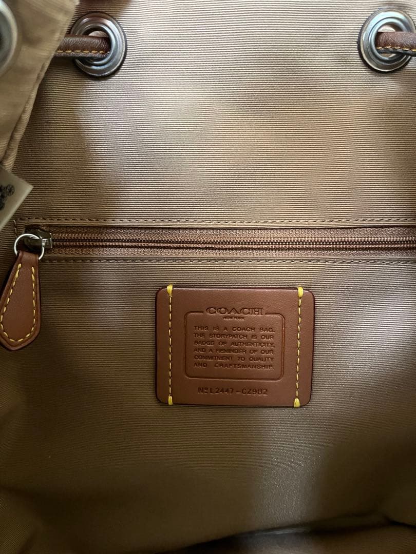 COACH ロゴ入りブラウンレザーバックパック