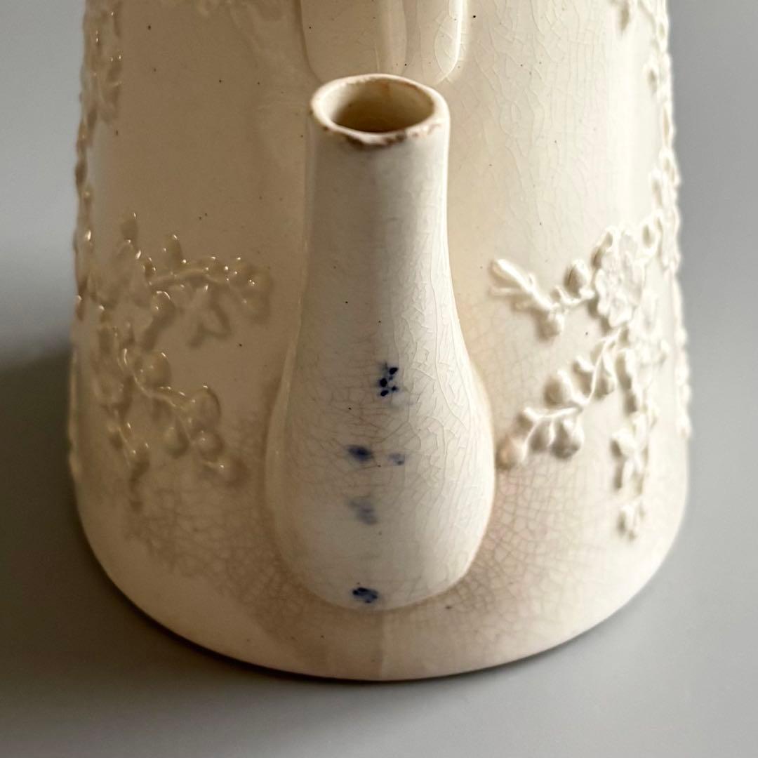 英国アンティーク　1880年代Bristol　　梅の浮彫りポット⚫︎稀少品・美術品