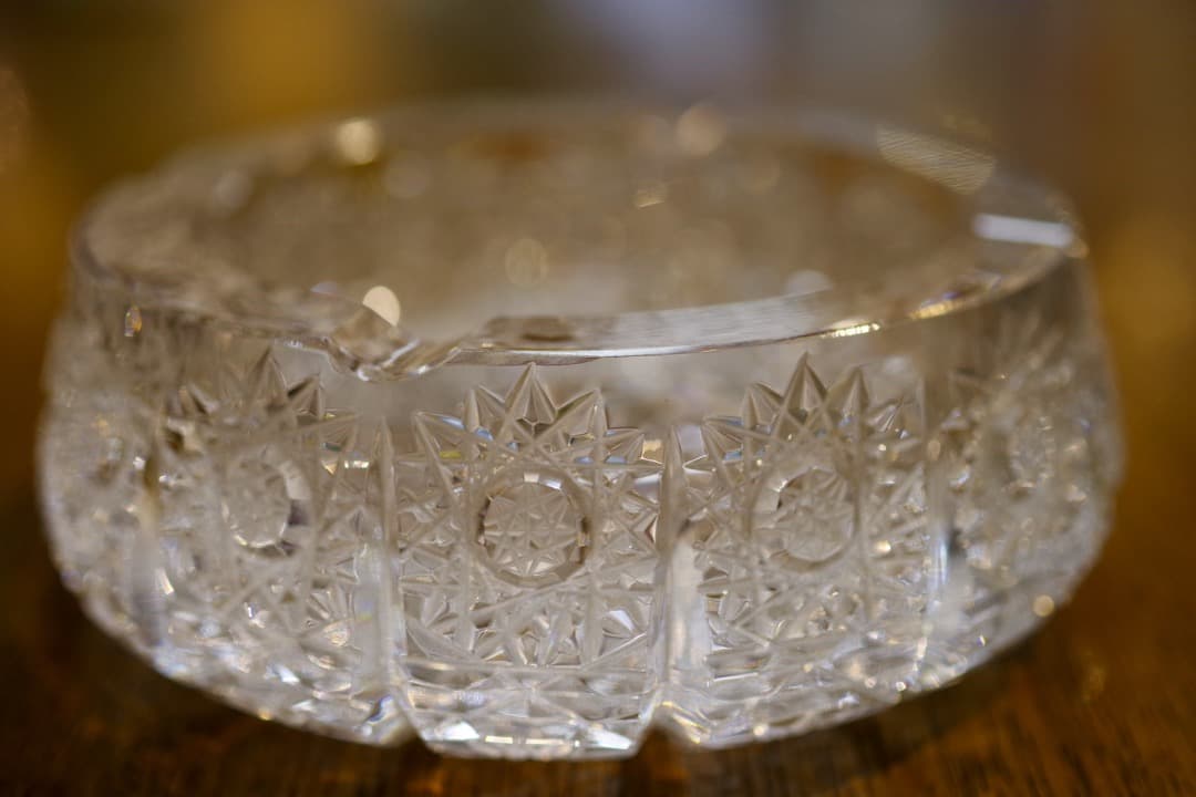 ボヘミアングラスのバスケットと灰皿（クリスタルガラス2個セット）