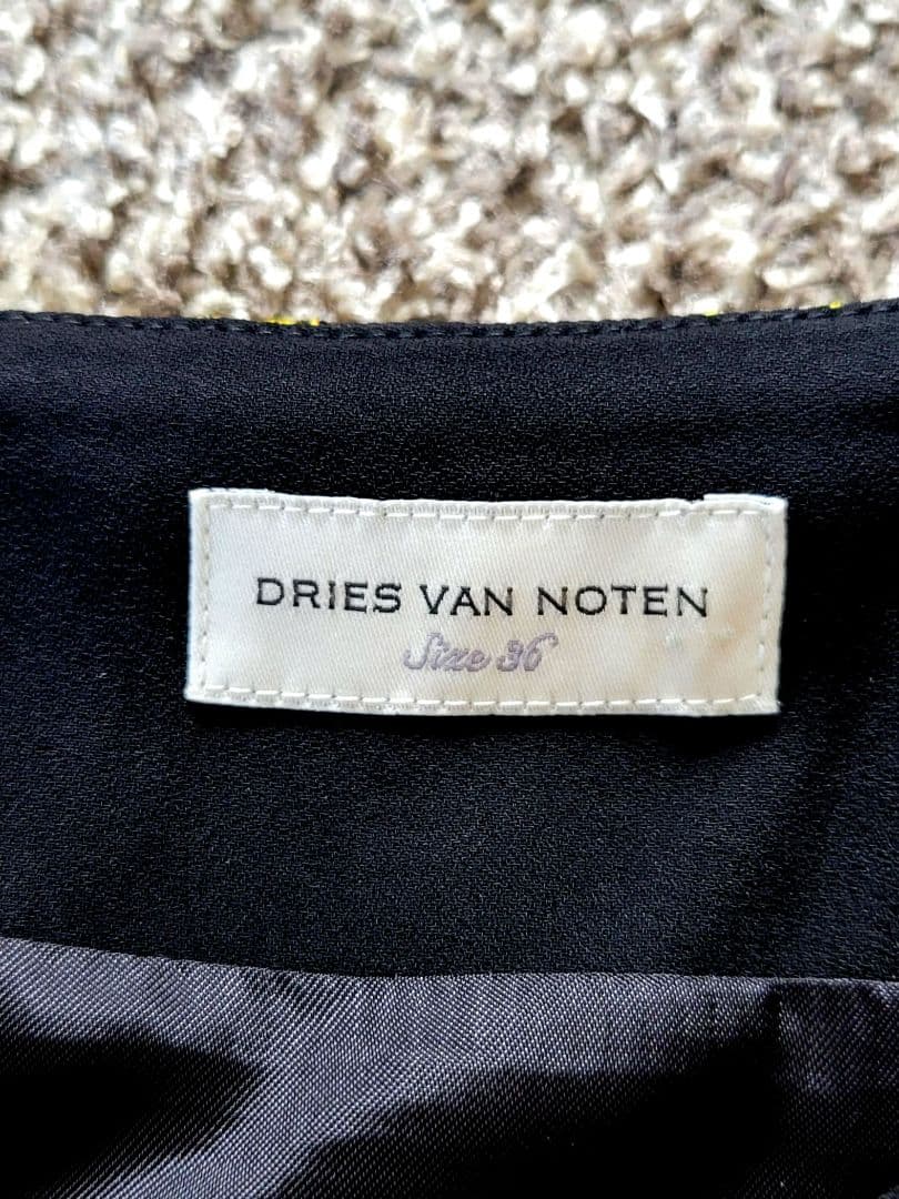 花柄刺繍タイトスカート