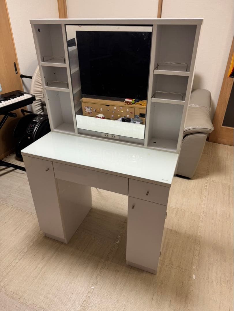 み*き様 ニトリ　ホワイト ドレッサー　イスなし