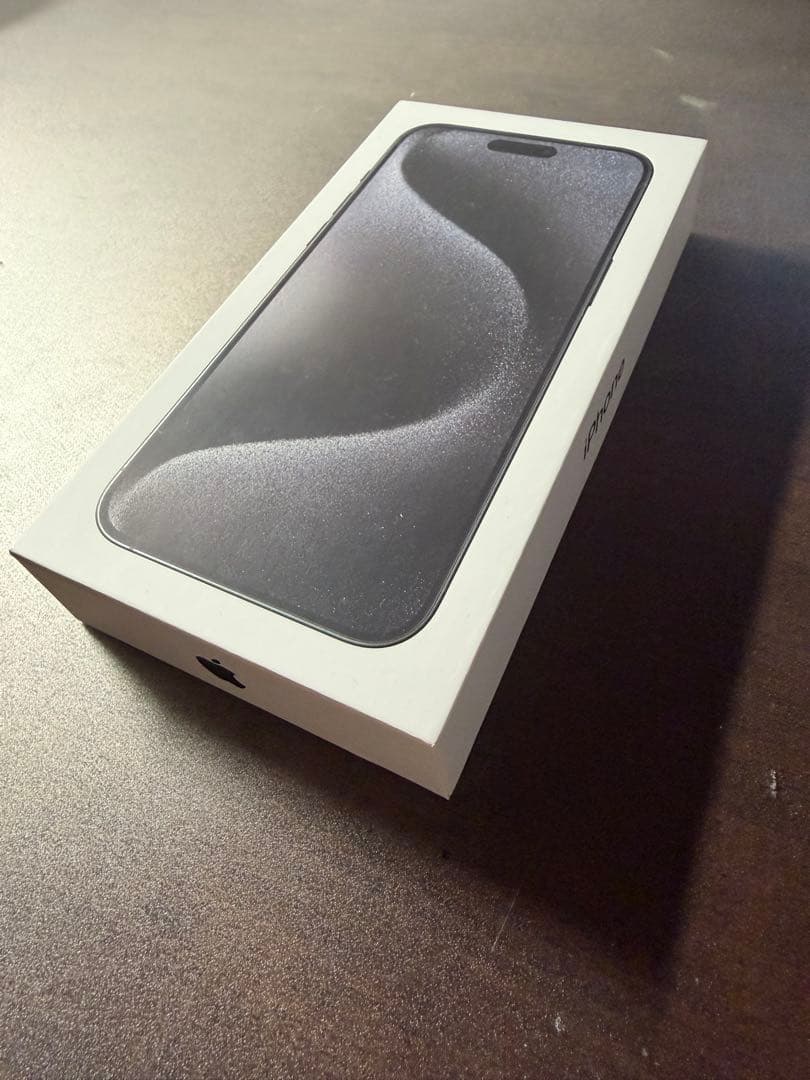 【極美品】iPhone 15 Pro Max ブラックチタニウム