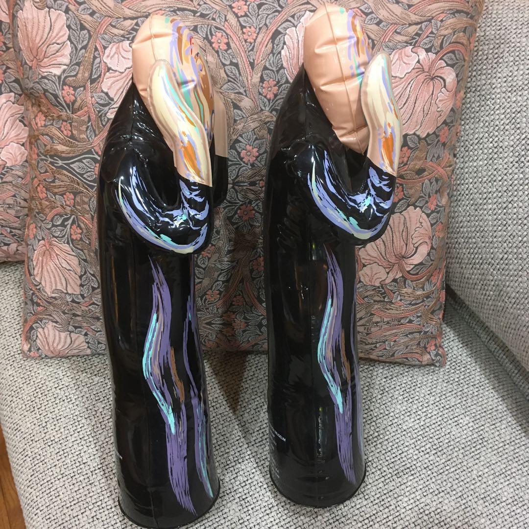 ムンクの「叫び」空気でふくらむ風船バルーン2体