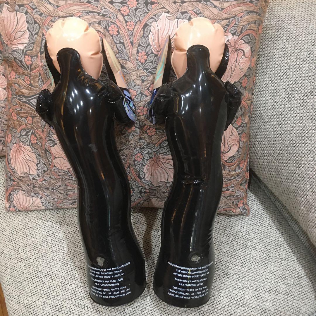 ムンクの「叫び」空気でふくらむ風船バルーン2体