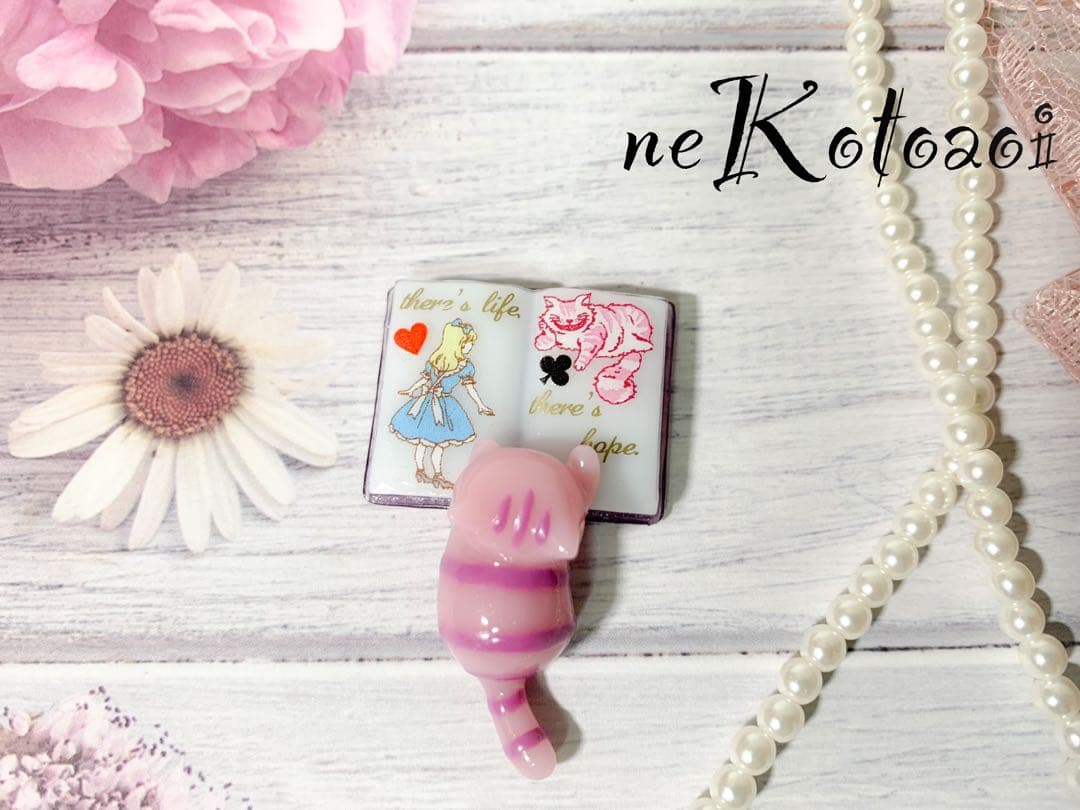 アリスの絵本を読むチェシャ猫 チャーム/ストラップ サージカルステンレス