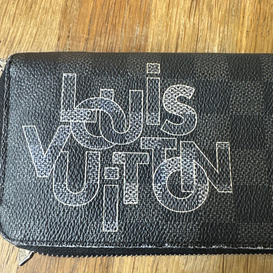 ルイ・ヴィトン ロゴ入り ブラック長財布