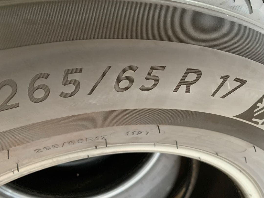 スタッドレスタイヤ 265/65 R 17 2022年製　ミシュラン