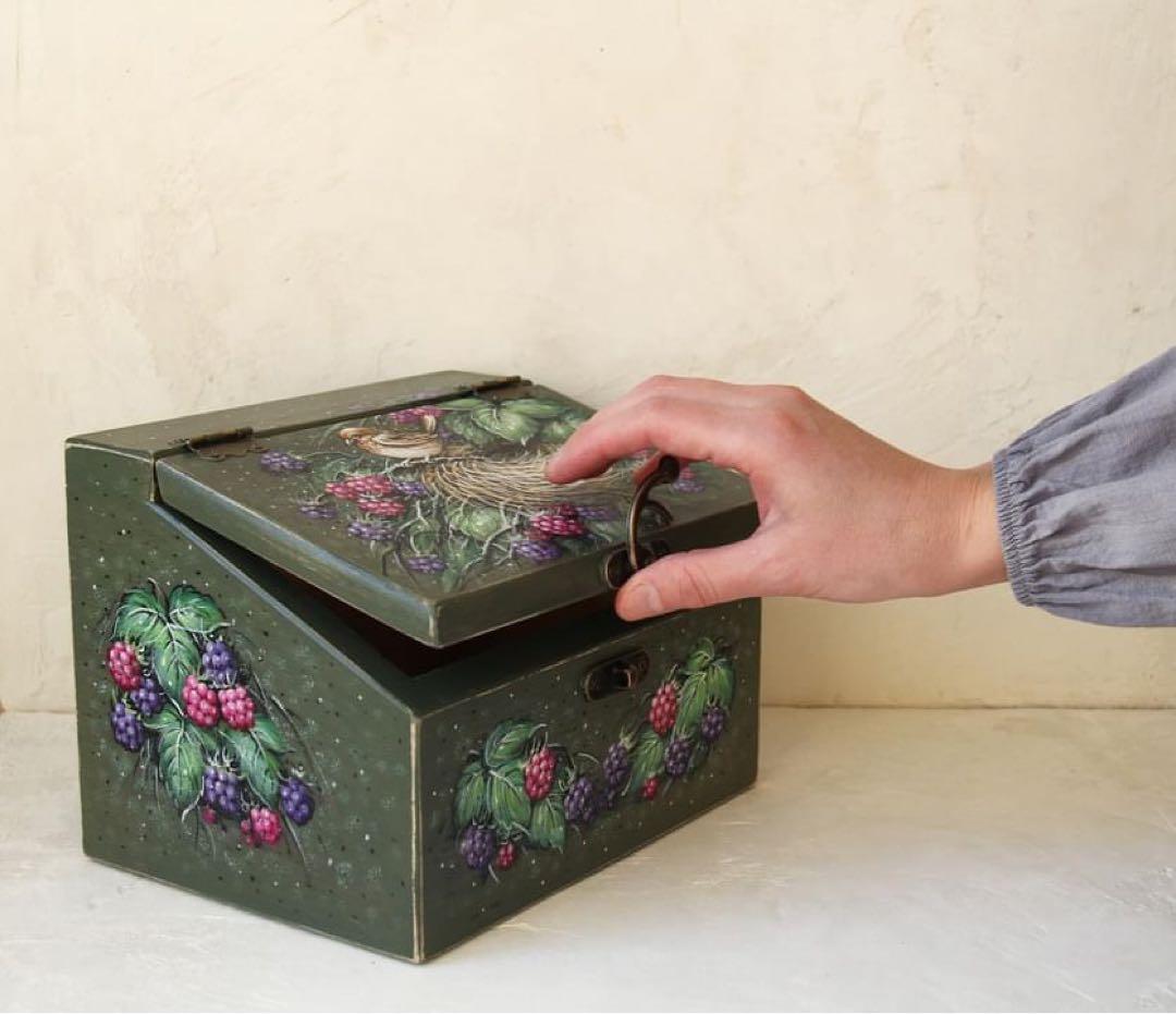 ロシア雑貨☆『ベリー&鳥の巣』木製収納box マトリョーシカ ガリーナ作