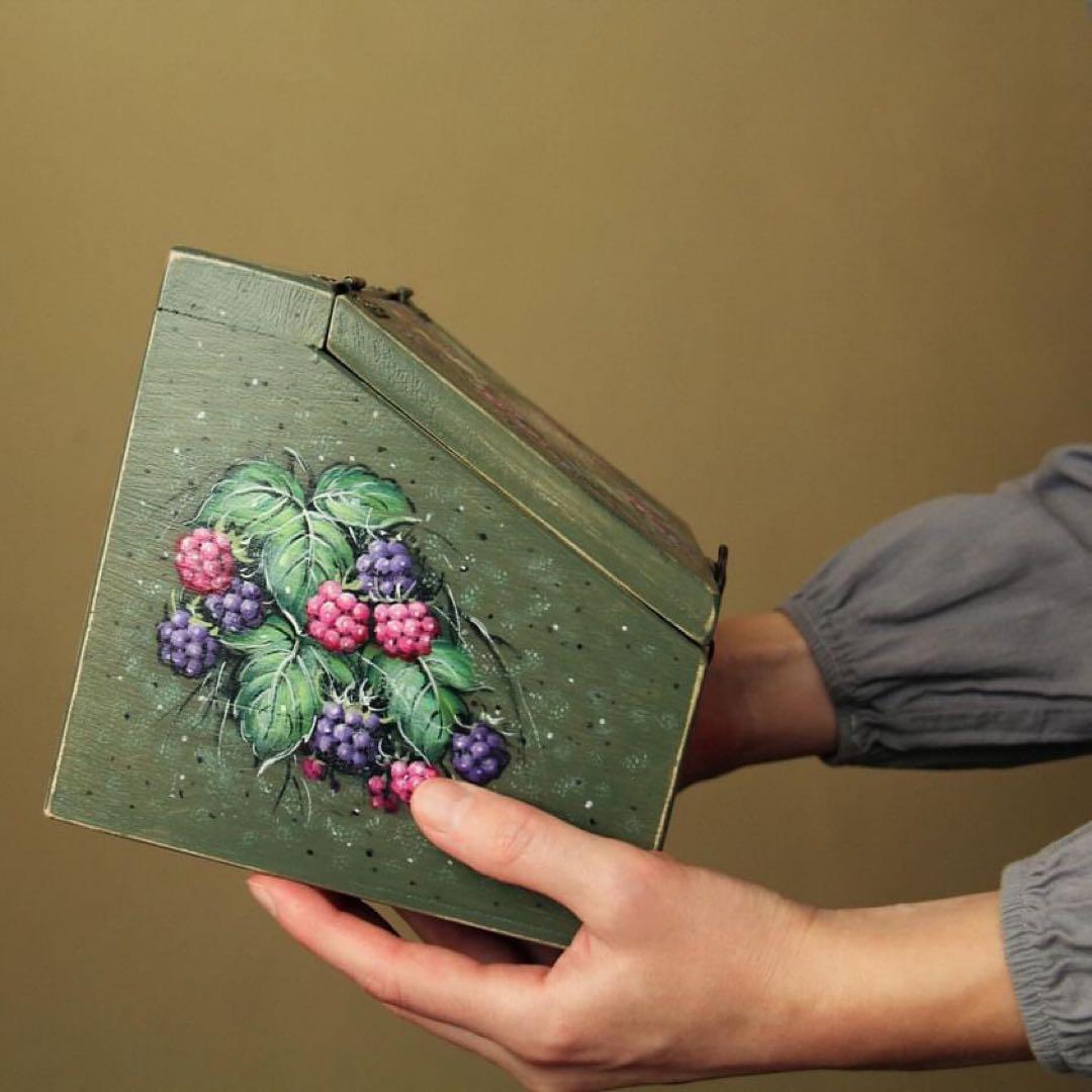 ロシア雑貨☆『ベリー&鳥の巣』木製収納box マトリョーシカ ガリーナ作