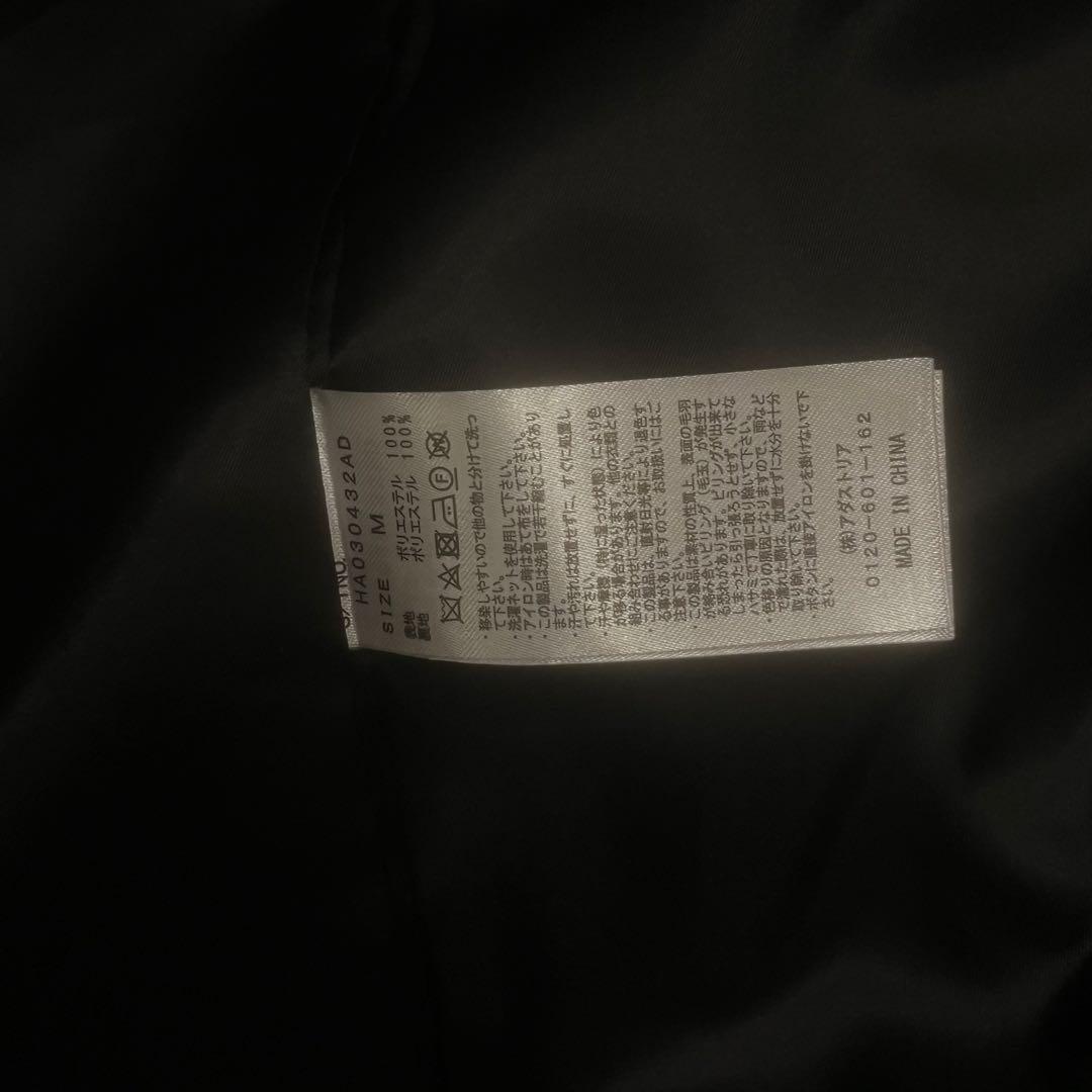 HARE ブラックとグレーのダブルブレストトレンチコート