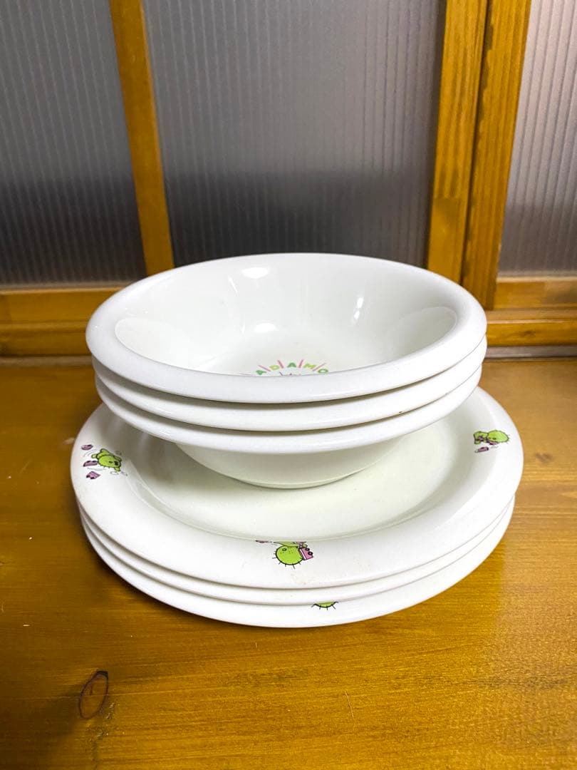 ドムドムバーガー非売品KONNA KO IRUKANAお皿・サラダボウルのセット