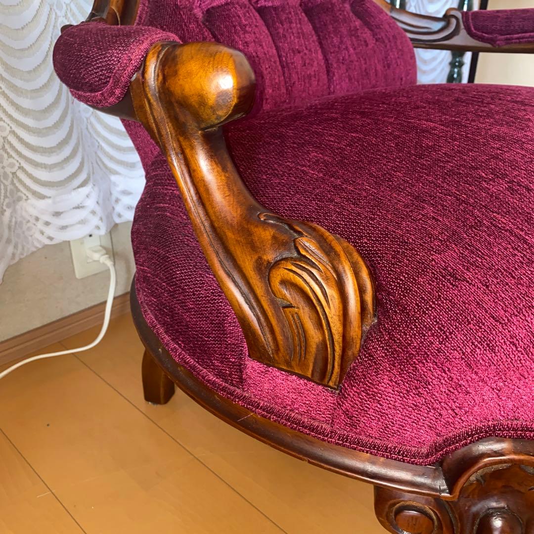 イタリア製ロココアンティークワインレッドのクラシック椅子　濃いピンクに近いソファ