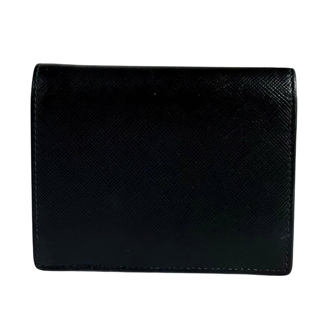 希少✨プラダ 二つ折り財布 シャイン サフィアーノレザー ロゴ金具 ブラック