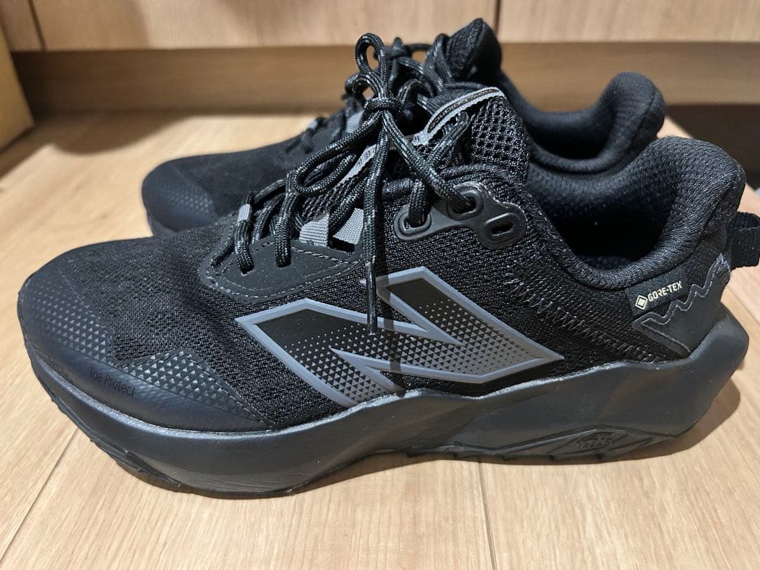 New Balance GORE-TEX レディースシューズ ブラック