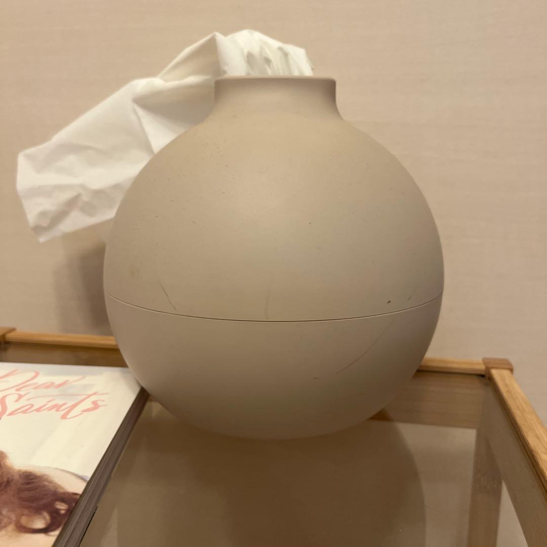 グレーの球形ティッシュボックス