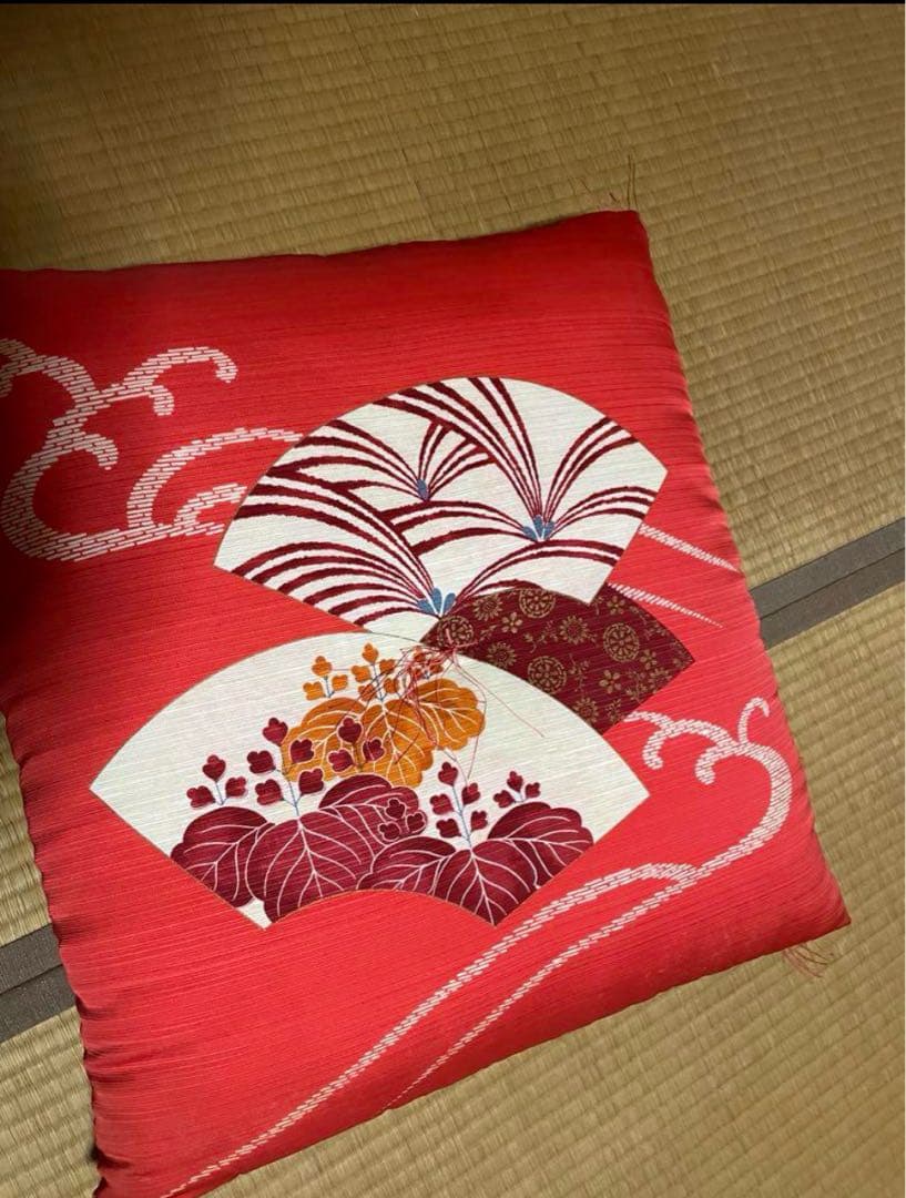 赤い扇子デザイン座布団　10個セット