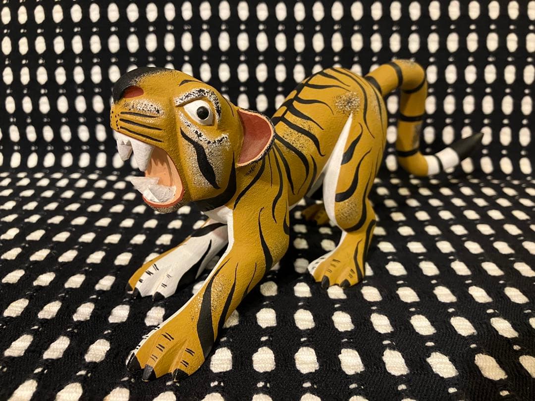 メキシコ オアハカ ウッドカービング 虎 トラ タイガー アレブリヘ