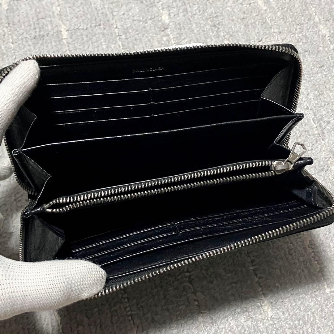 バレンシアガ［シワ加工］ラウンドジップ　長財布　ブラック　レザー　シルバー