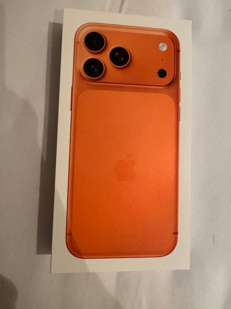 iPhone 17 Pro Max オレンジ